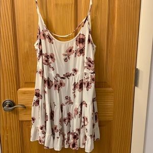 BRANDY MELVILLE: floral open back tiered dress